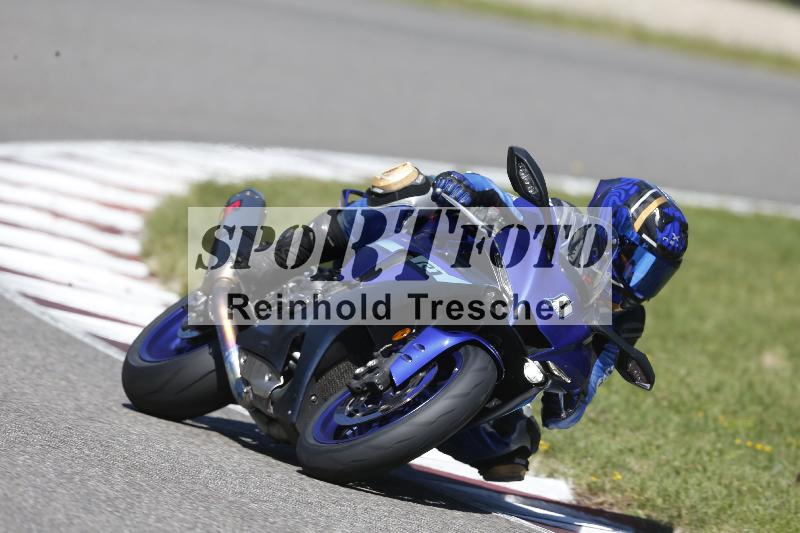 Archiv-2025/48 25.08.2025 Cornu Master School ADR/blau-bleu/0-4